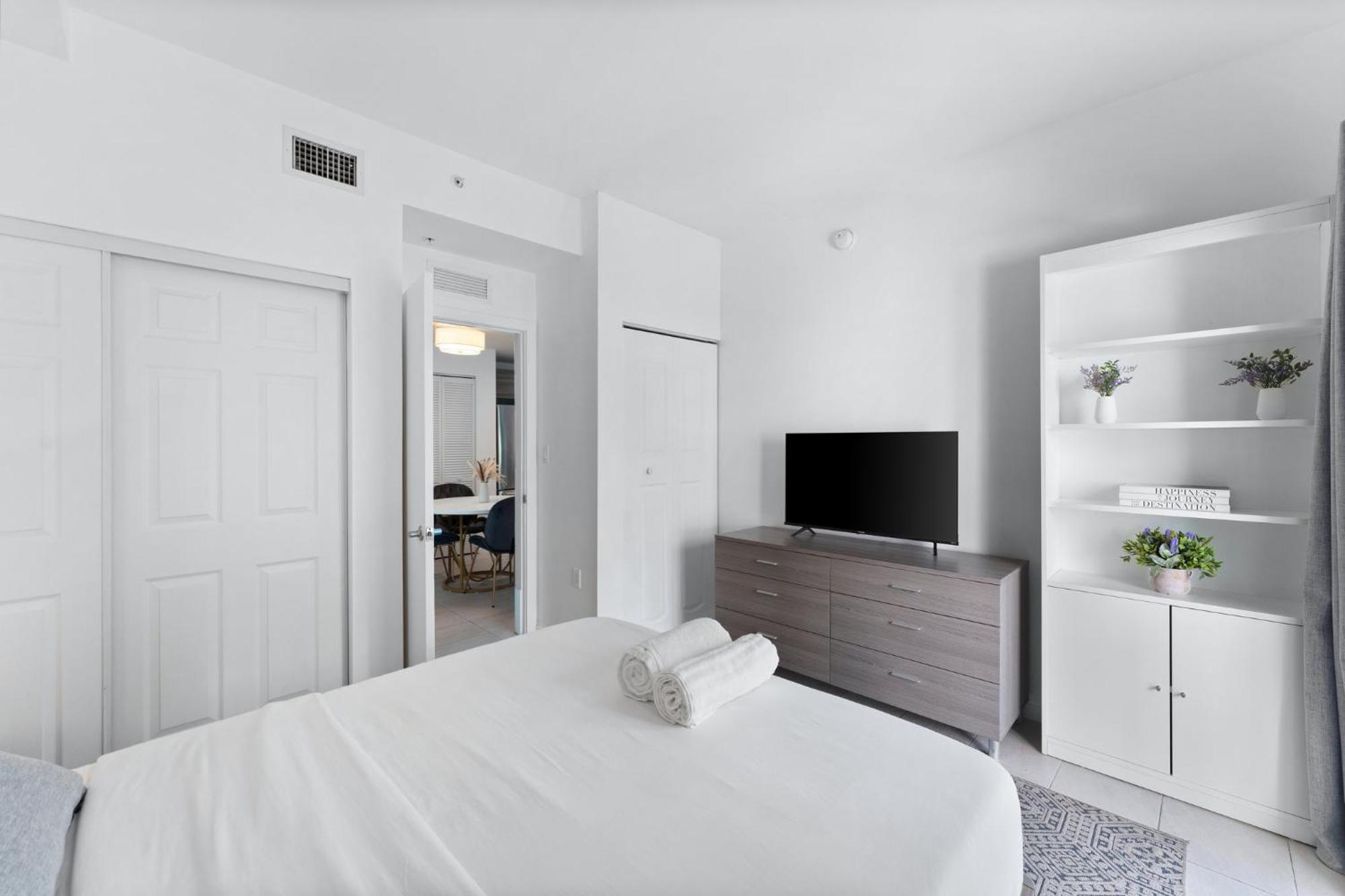 Modern Apartment In Edgewater 마이애미 객실 사진