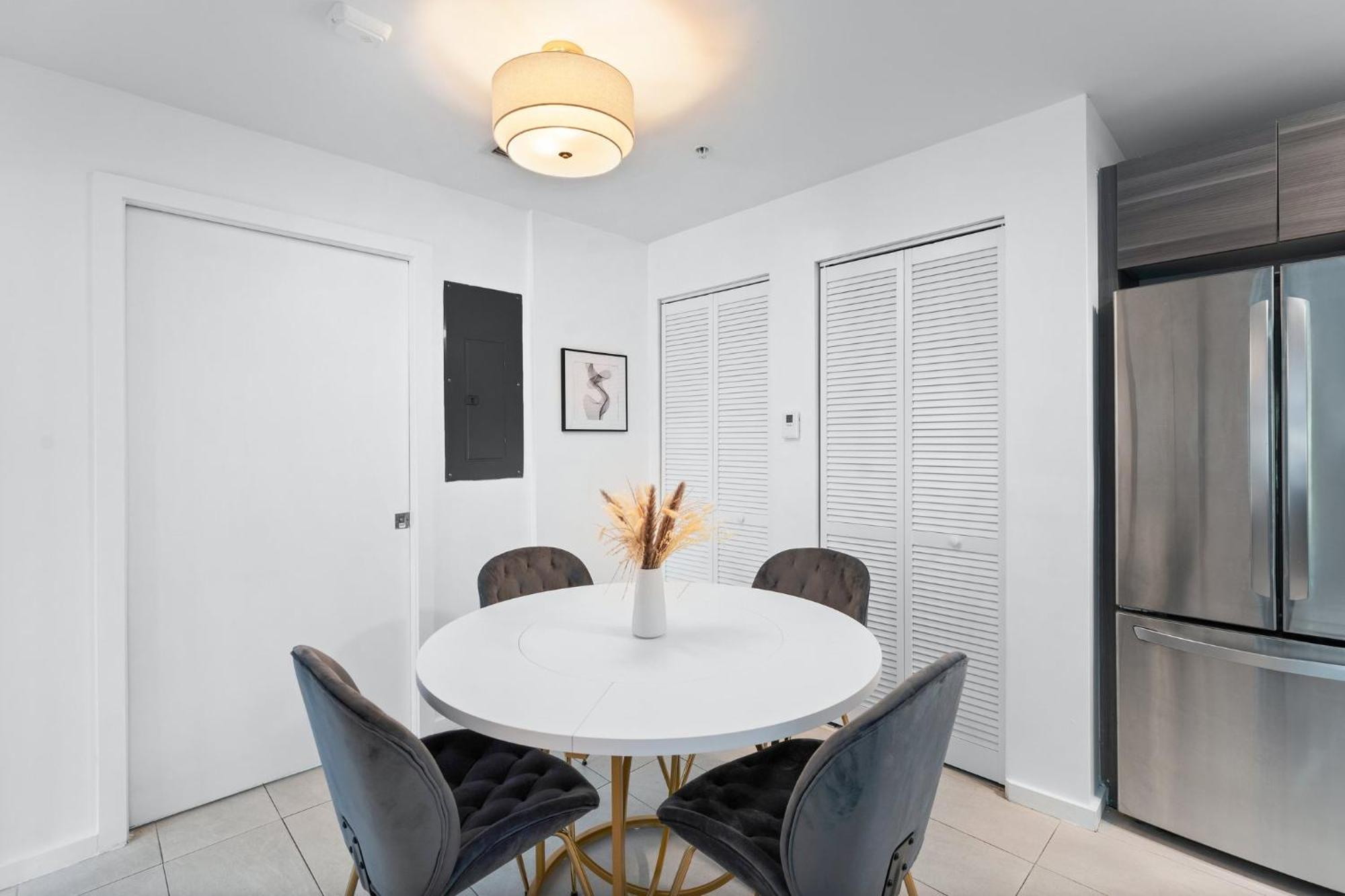 Modern Apartment In Edgewater 마이애미 객실 사진