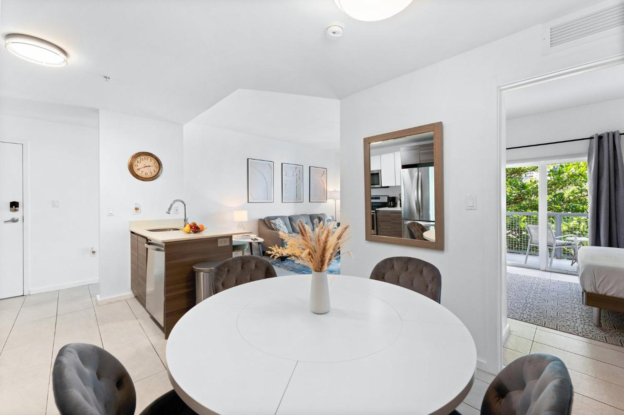 Modern Apartment In Edgewater 마이애미 객실 사진