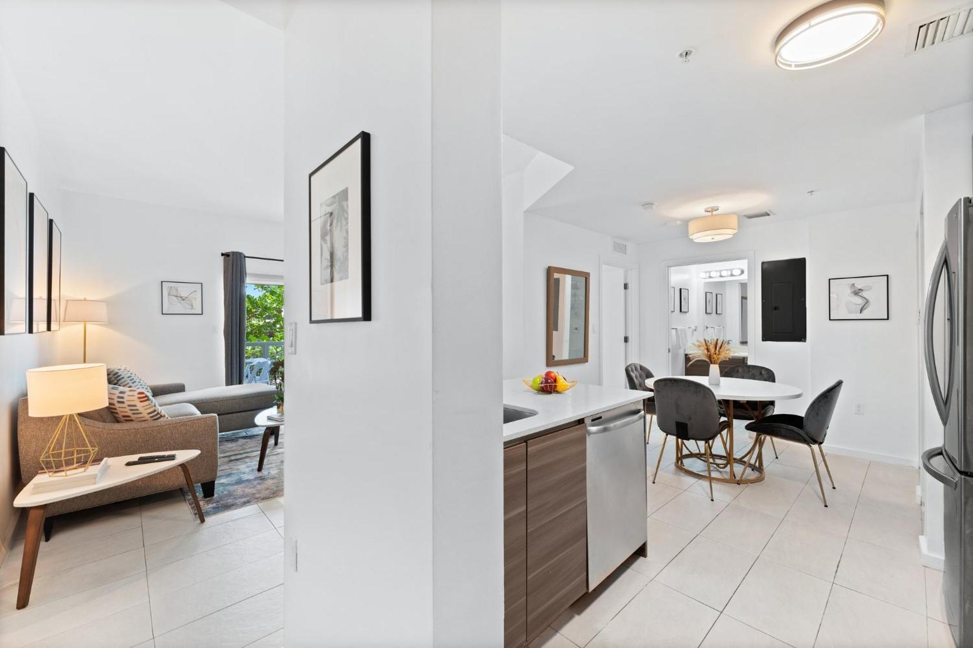 Modern Apartment In Edgewater 마이애미 객실 사진